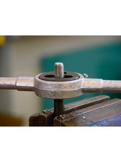 Плашка круглая М3 шаг 0.5мм для нарезания внешней резьбы STRONG СТМ-51400003
